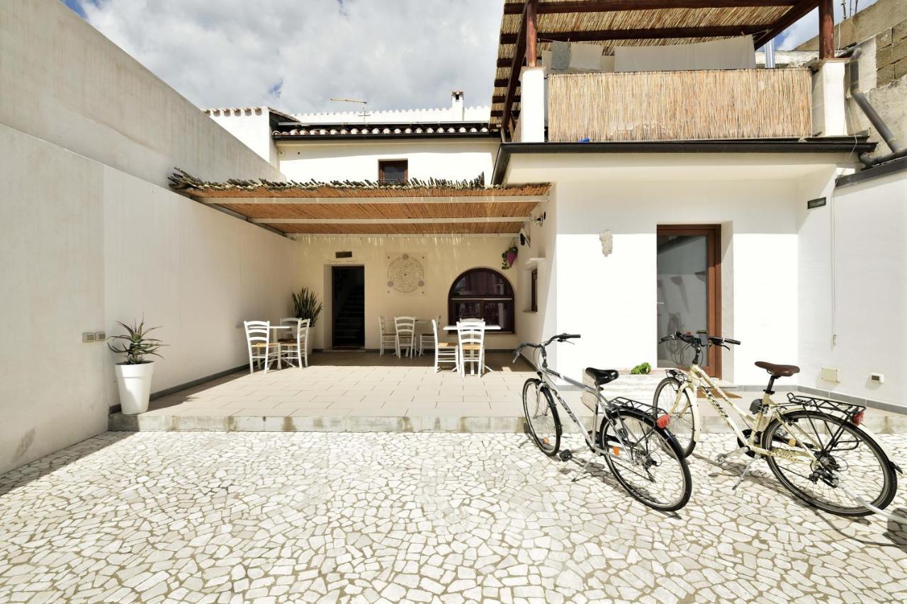 Al Vicoletto - Genuine Hospitality Acomodação com café da manhã Tortolì Exterior foto